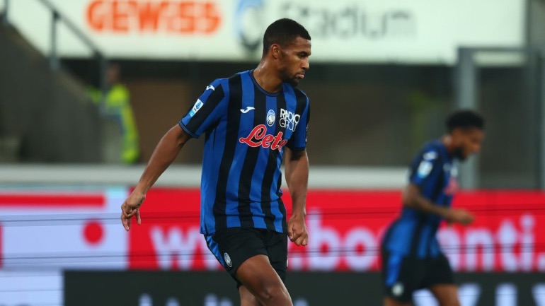 Isak Hien in campo con la maglia della Dea