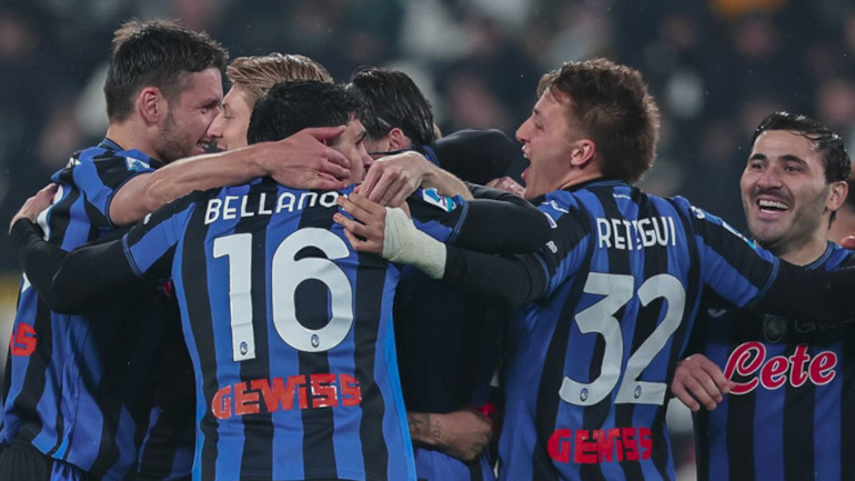 L'Atalanta esulta dopo il 4-0 sulla Juventus 